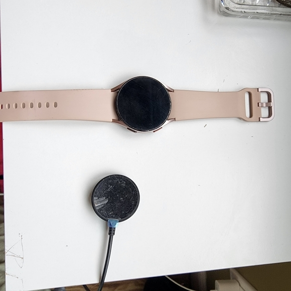 Samsung and Smartwatch with Circular Display and Adjustable Strap Size M 20mm - Picture 3 of 13